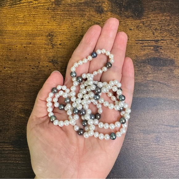 Genuine Pearl Necklace White and Grey Continuous no Clasp 33 Inch - Picture 4 of 8